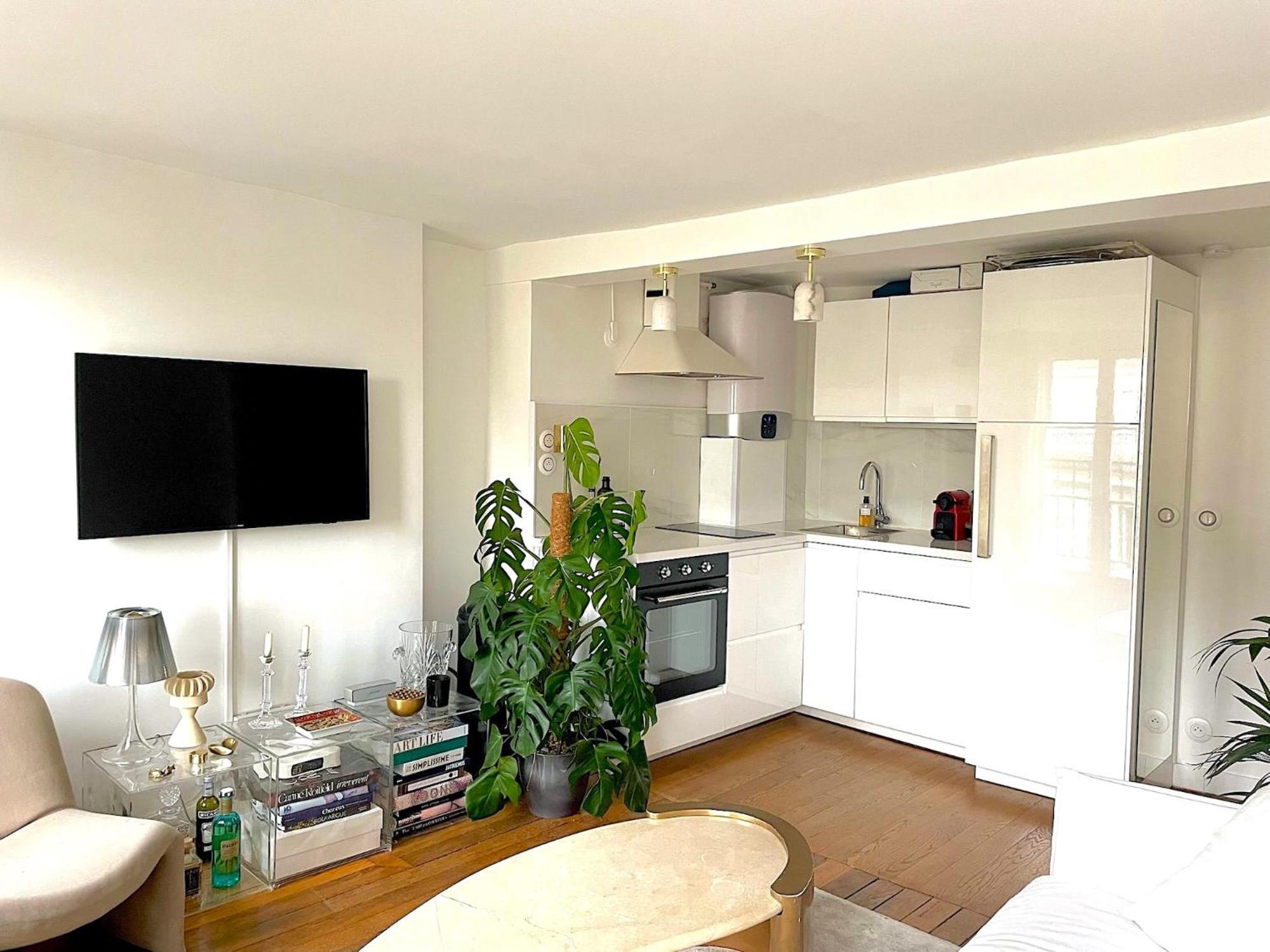 Colombier Apartment *