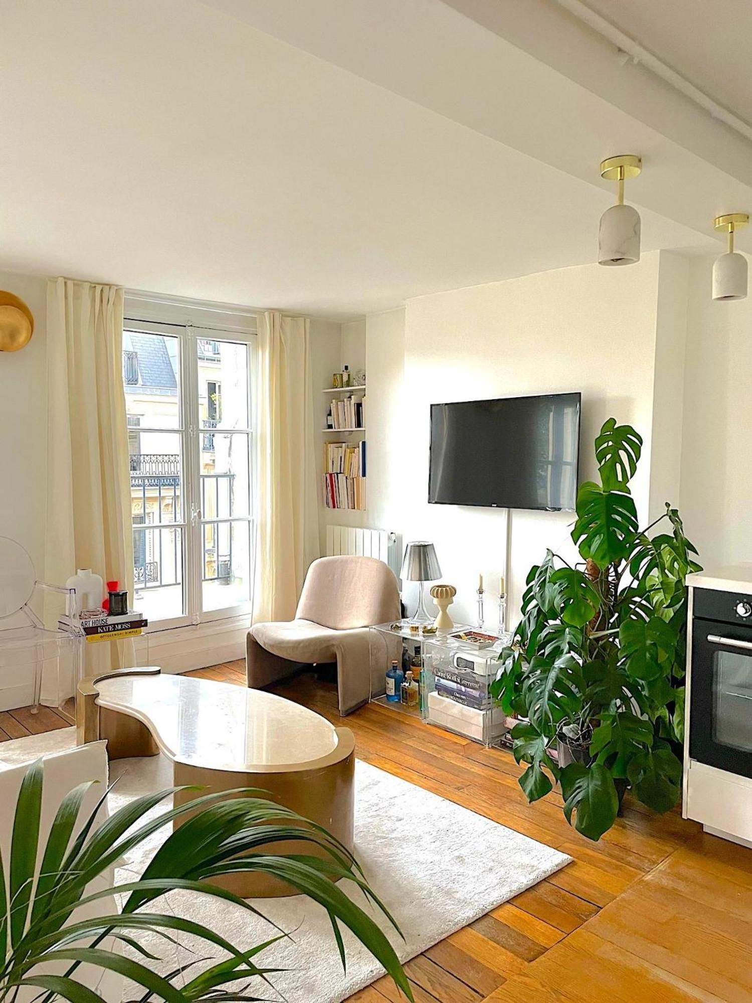Apartment Colombier Paris